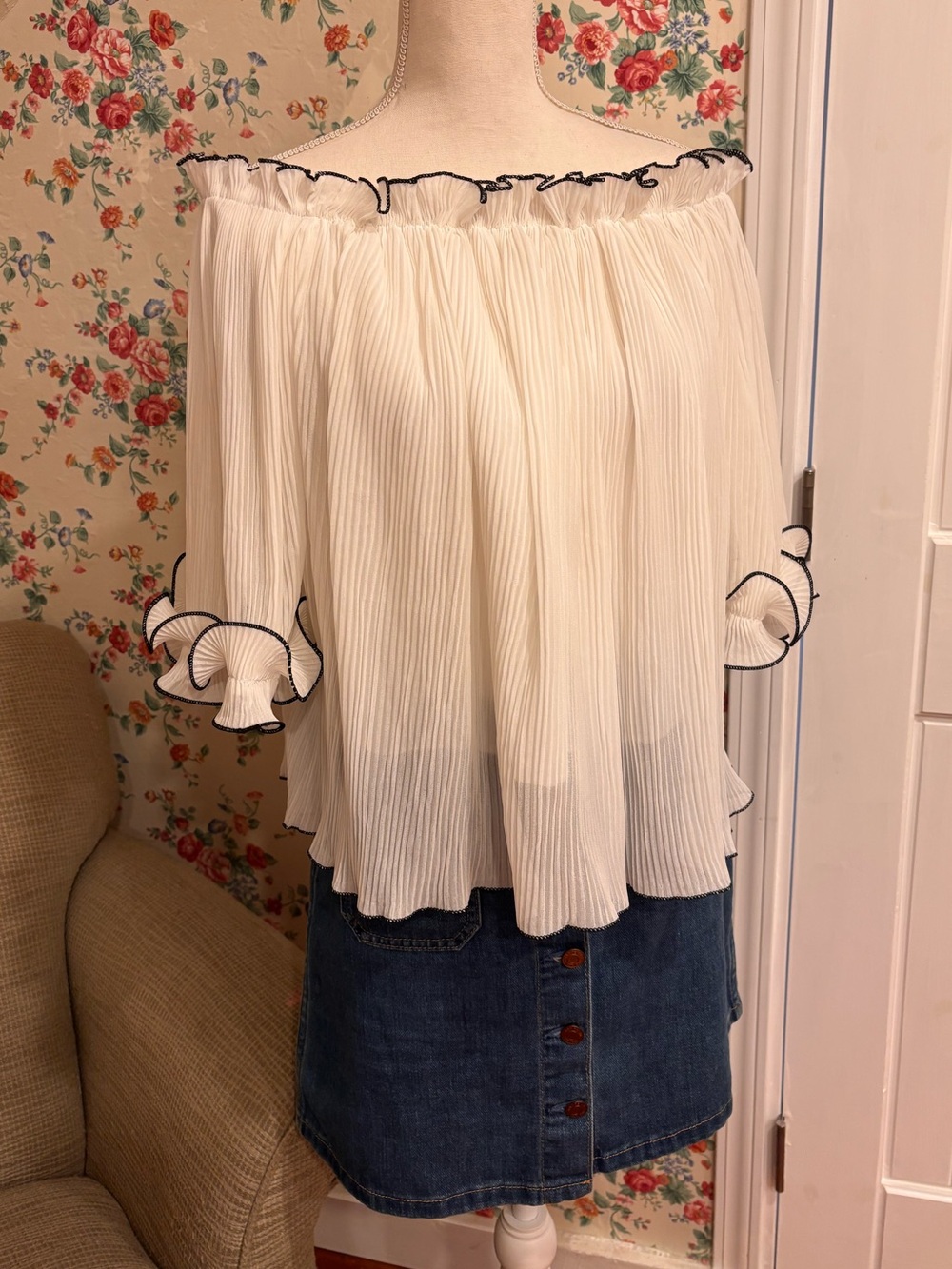 Vivid White Pleated Off Shoulder Blouse Black Trim Ruffle Bell Sleeve Boho L